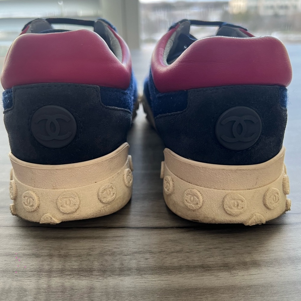 CHANEL 18k Interlocking CC Sneaker Size 6.5 Women’s (EU 37) - Picture 4 of 9